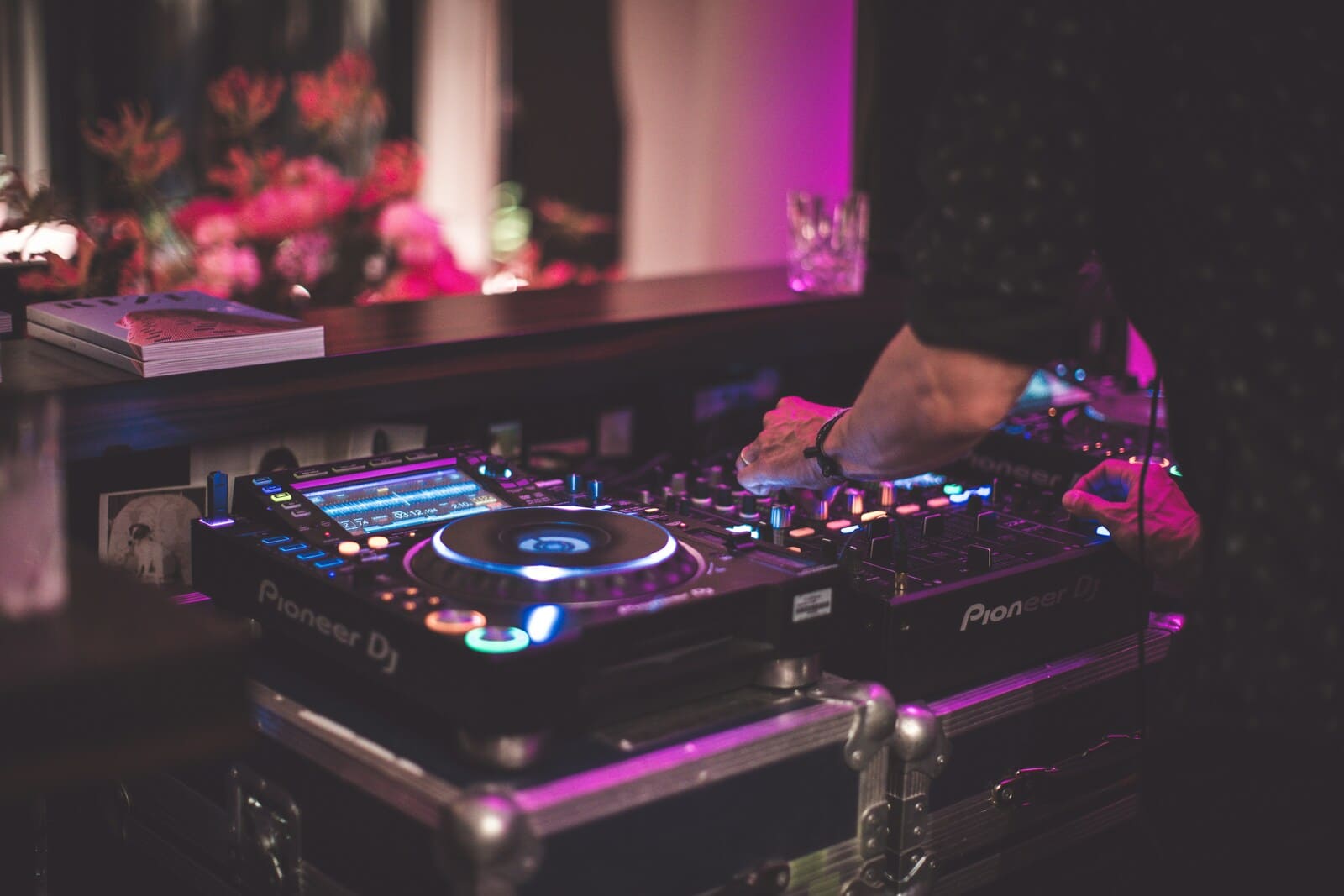 DJ Band & Floor DJ performance
